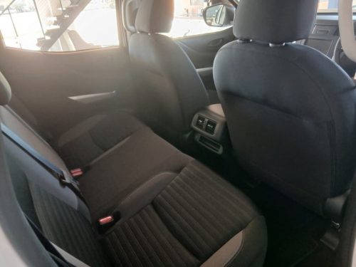 Nissan Navara 2.5d SE Plus 4x4 D/C M/T in Namibia