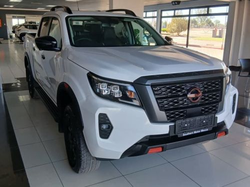 Nissan Navara Pro-4x 2.5d 4x4 A/T D/C in Namibia