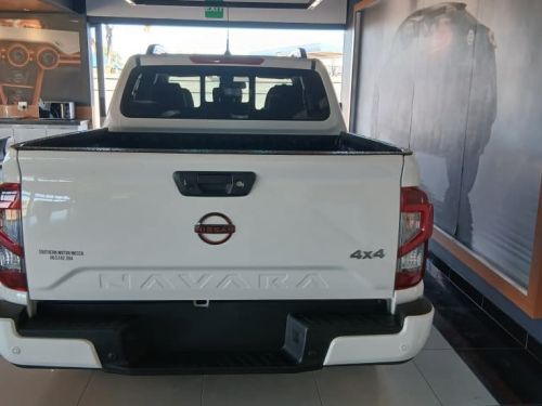 Nissan Navara Pro-4x 2.5d 4x4 A/T D/C in Namibia