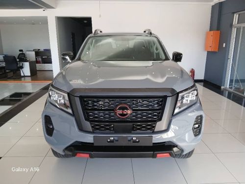 Pre-owned Nissan Navara Pro-4X 2.5d 4x4 D/C A/T for sale in 