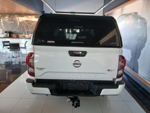Nissan Navara 2.5d LE Plus 4x4 D/C A/T in Namibia