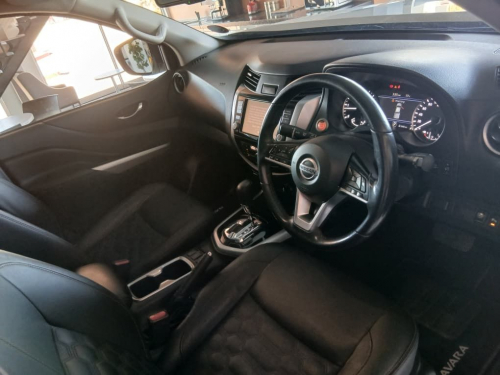Nissan Navara 2.5d LE Plus 4x4 D/C A/T in Namibia