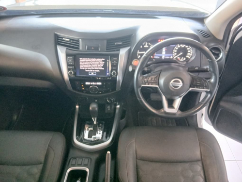 Nissan Navara 2.5d LE Plus 4x4 D/C A/T in Namibia