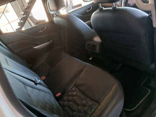 Nissan Navara 2.5d LE Plus 4x4 D/C A/T in Namibia