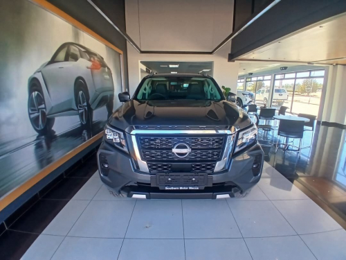 Nissan Navara 2.5d LE Plus 4x4 D/C A/T in Namibia