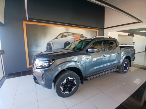 Nissan Navara 2.5d LE Plus 4x4 D/C A/T in Namibia