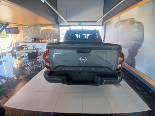 Nissan Navara 2.5d LE Plus 4x4 D/C A/T in Namibia