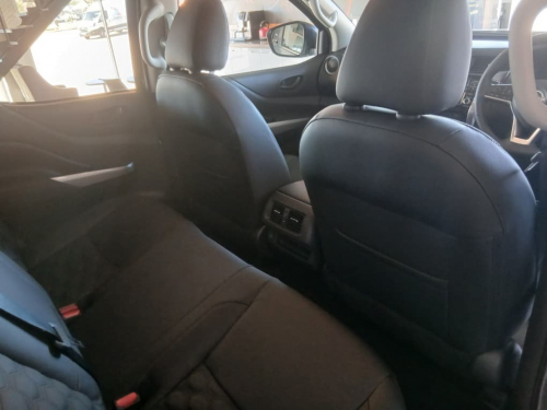 Nissan Navara 2.5d LE Plus 4x4 D/C A/T in Namibia