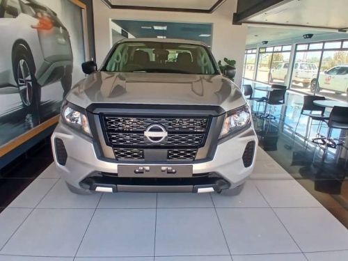Pre-owned Nissan Navara 2.5d SE Plus 4x4 D/C for sale in 