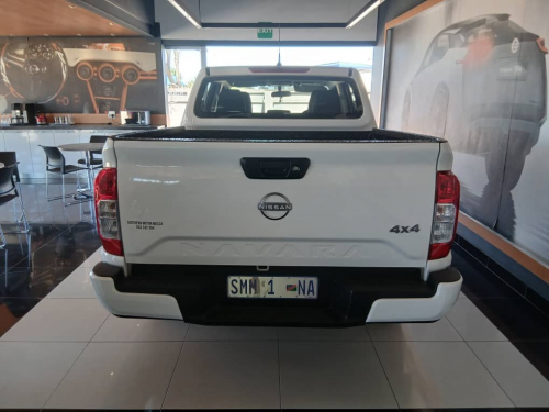 Nissan Navara 2.5d SE Plus 4x4 D/C M/T in Namibia