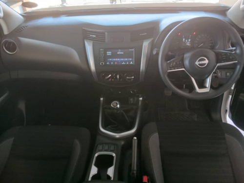 Nissan Navara 2.5d SE Plus 4x4 D/C M/T in Namibia