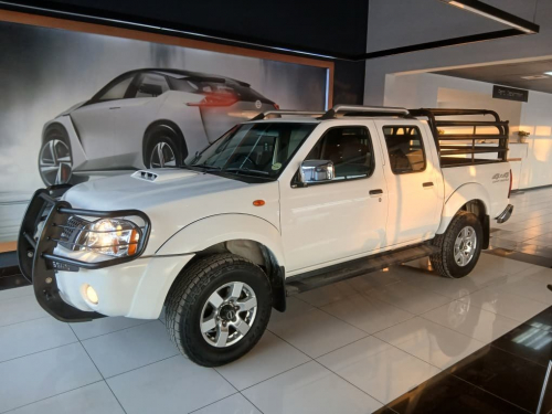 Nissan Hardbody NP300 2.5d 4x4 D/C in Namibia