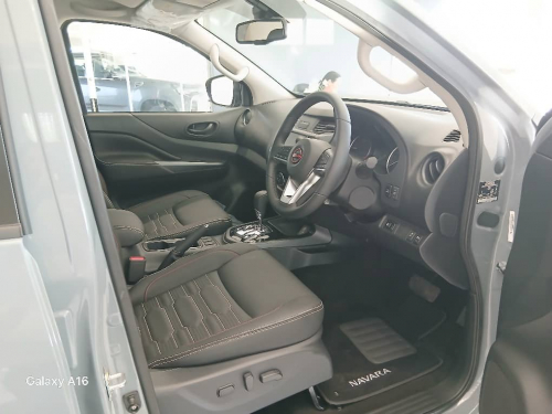 Nissan Navara 2.5d 4x4 Pro-4x D/C A/T in Namibia