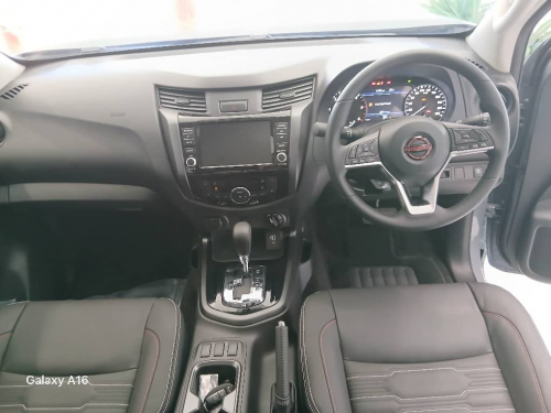 Nissan Navara 2.5d 4x4 Pro-4x D/C A/T in Namibia