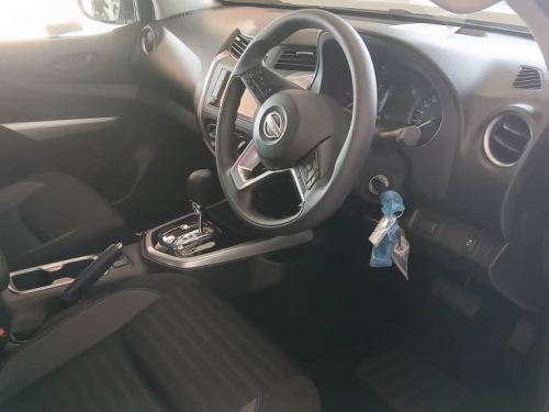 Nissan Navara 2.5 SE Plus 4x4 D/C A/T in Namibia