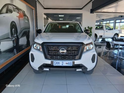 Pre-owned Nissan Navara 2.5d SE Plus 4x2 D/C for sale in 