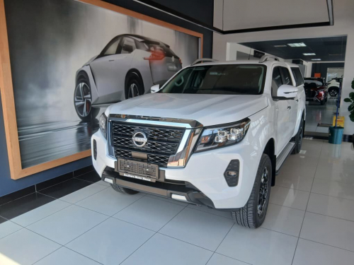 Nissan Navara 2.5D LE Plus 4x4 D/C A/T in Namibia