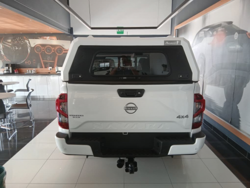 Nissan Navara 2.5D LE Plus 4x4 D/C A/T in Namibia